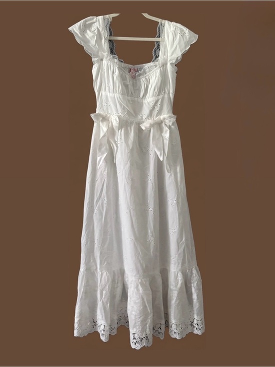 Heiress Beverly Hills Dresses & Skirts - American Heiress Antoinette Embroidered Cotton Midi Dress in White